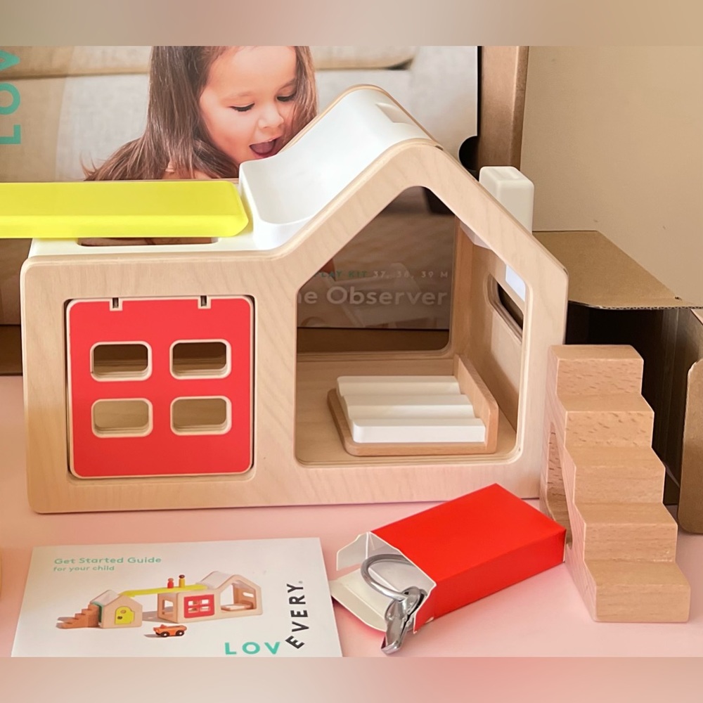 Lovevery Modular play house with guide and accessories.